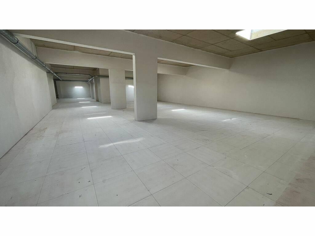 Surface commerciale de 437 m² avec 4 parkings, photo 6