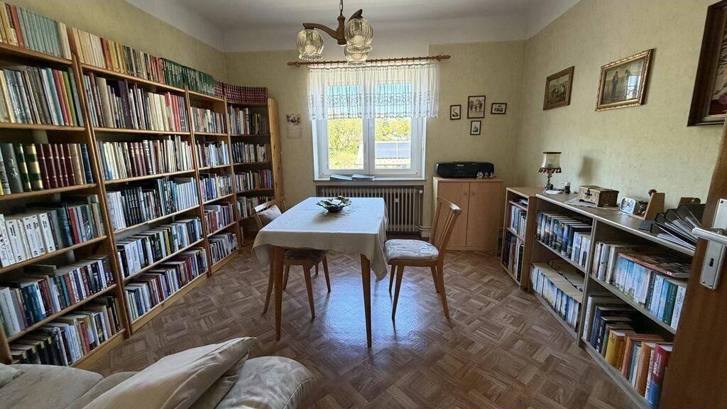 Haus fir ze renovéieren mat Duebelgarage, Foto 4