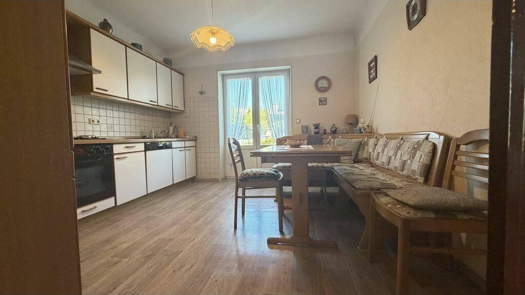Haus fir ze renovéieren mat Duebelgarage, Foto 5