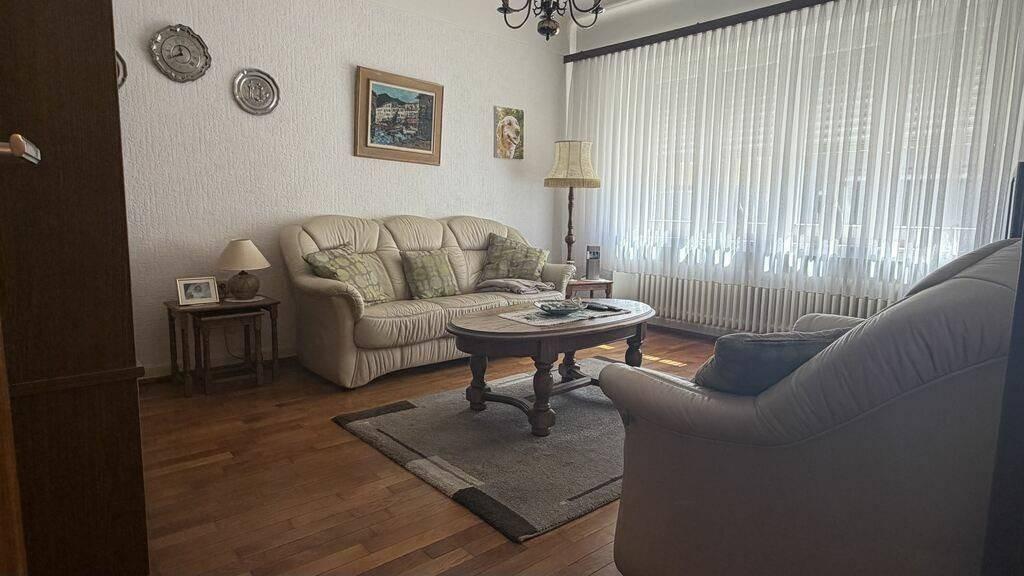 Haus fir ze renovéieren mat Duebelgarage, Foto 6